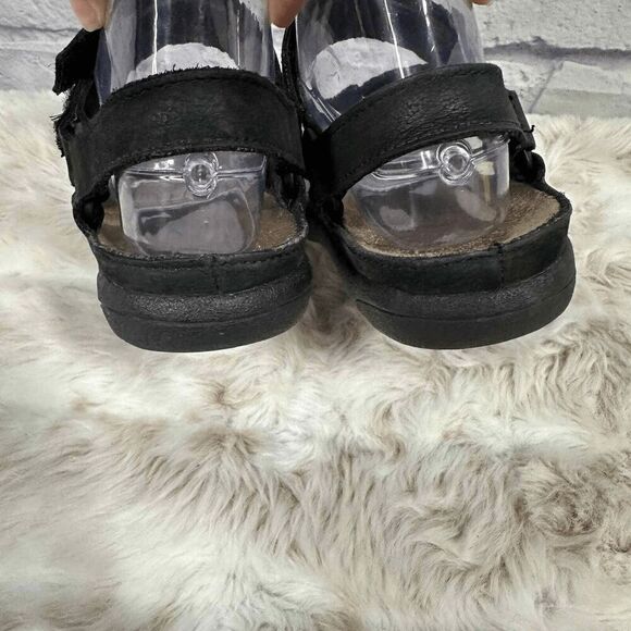 Teva Black Hiking Walking Outdoor Ankle Strap Sandals‎ Size 7W - Picture 5 of 8